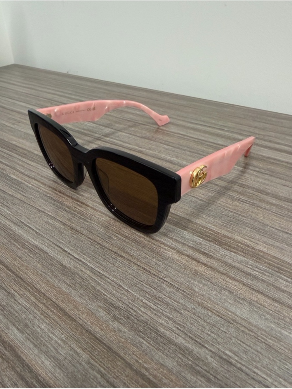 Gucci Black Frame Pink Temple Sunglasses with Brown Lenses / No case - Picture 2 of 6